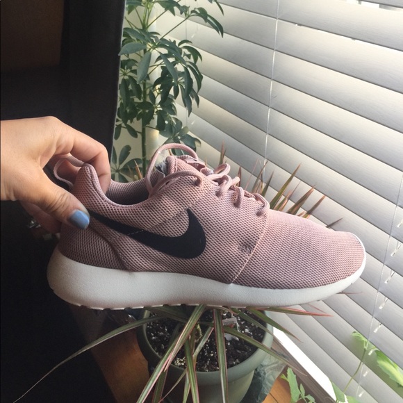 rose color nikes